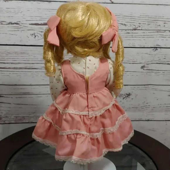 Porcelain doll - Picture 4 of 5